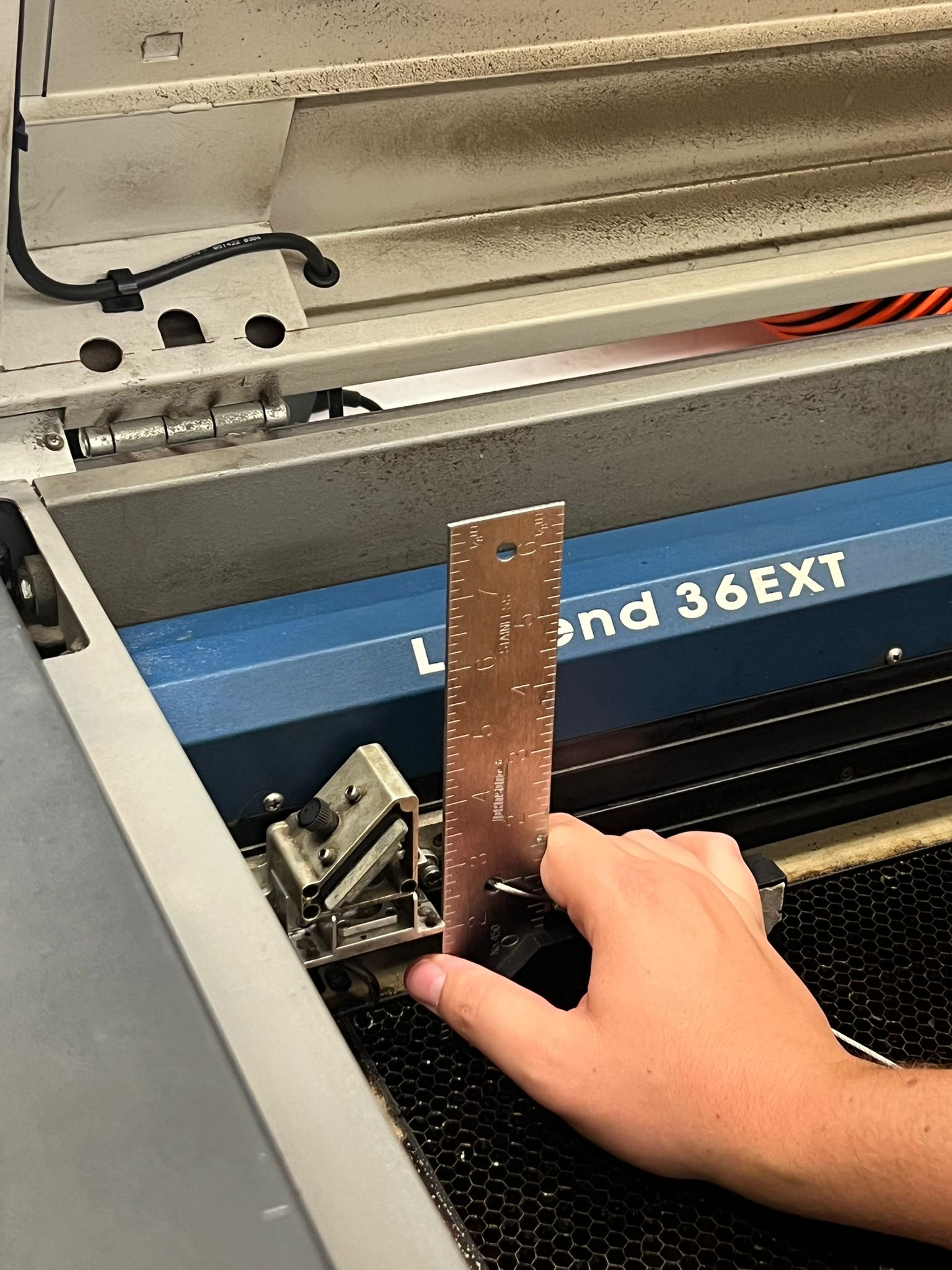 Adjusting laser focus